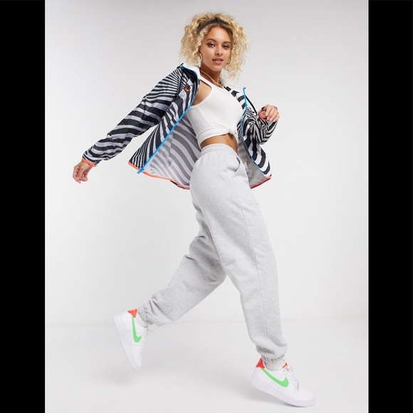 Nike Air Force 1 - Picture 12 of 12